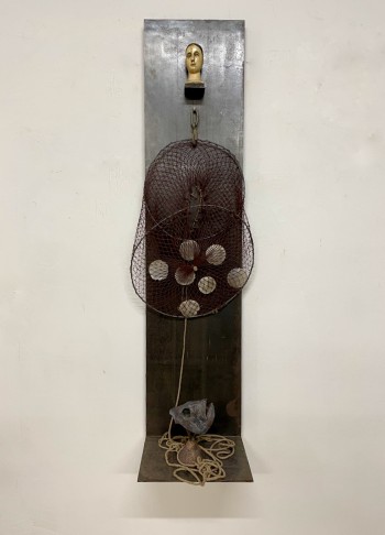 Nr. 3 o.T.  Assemblage verschiedene Materialien  130 x 30 x 30 cm