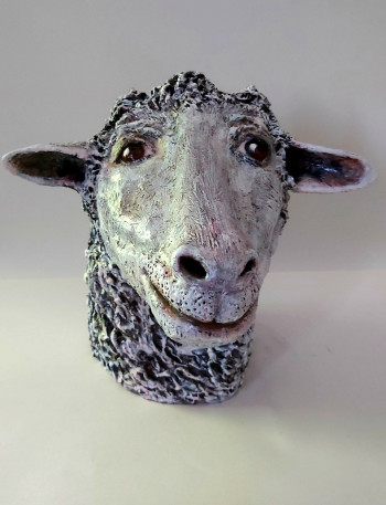 Nr. 4 Sheep 02 Kurzohrschaf 2022 Keramik-Plastik glasiert 32 x 27 x 35 cm