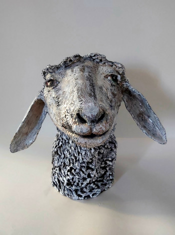 Nr. 3 Sheep 01 Langohrschaf 2022 Keramik-Plastik glasiert 30 x 27 x 35 cm