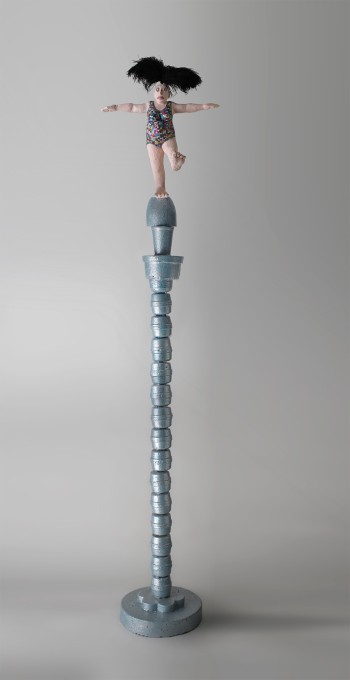 Nr. 17 Show Girl 2023 Gips, div. Mat. 215 x 32 x 32 cm