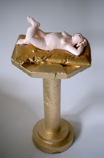 Nr. 21 Frau in guter Position 2018 Keramik Beton 82 x 39 x 39 cm
