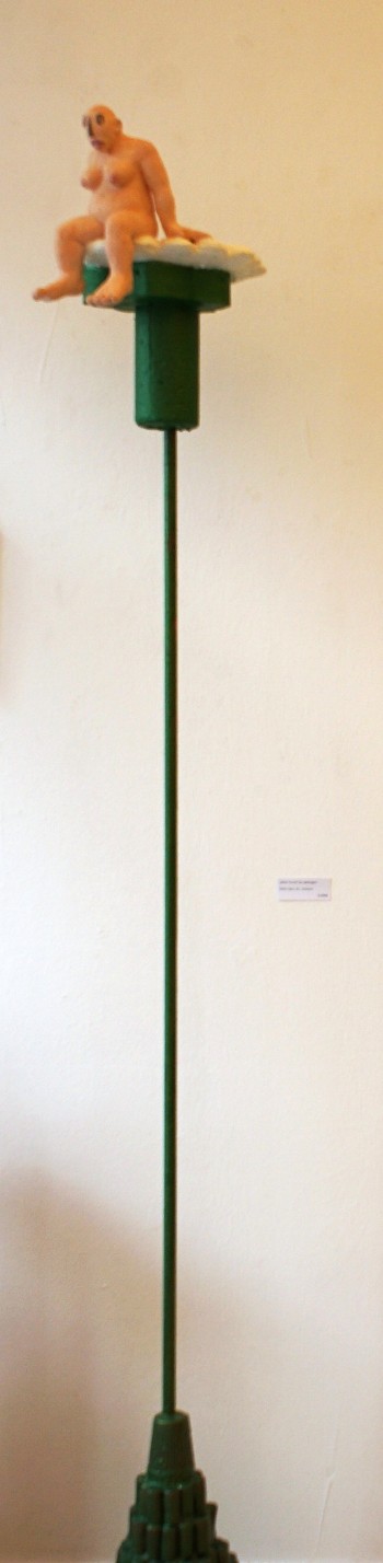 Nr. 16 Jetzt musst du springen  2023 Keramik div. Mat.  210 x 28 x 34 cm